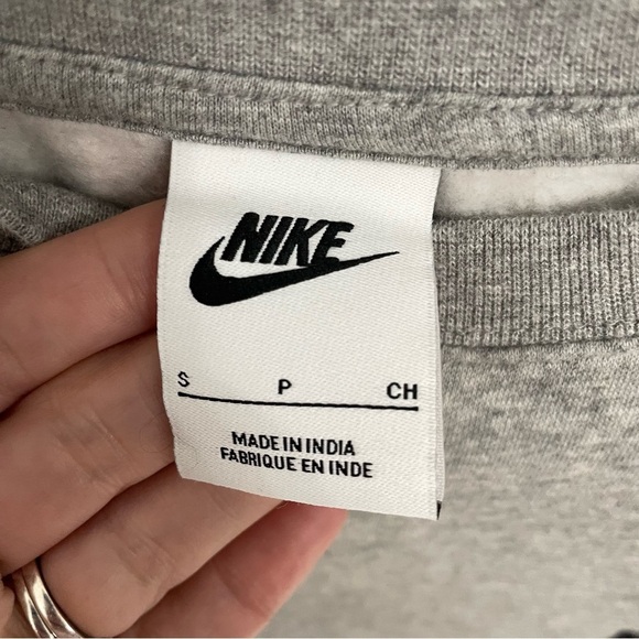 Nike NSW Classic Fleece Sweatshirt Heather Grey “Have A Nice Day” Unisex Fit 23 - Picture 7 of 9
